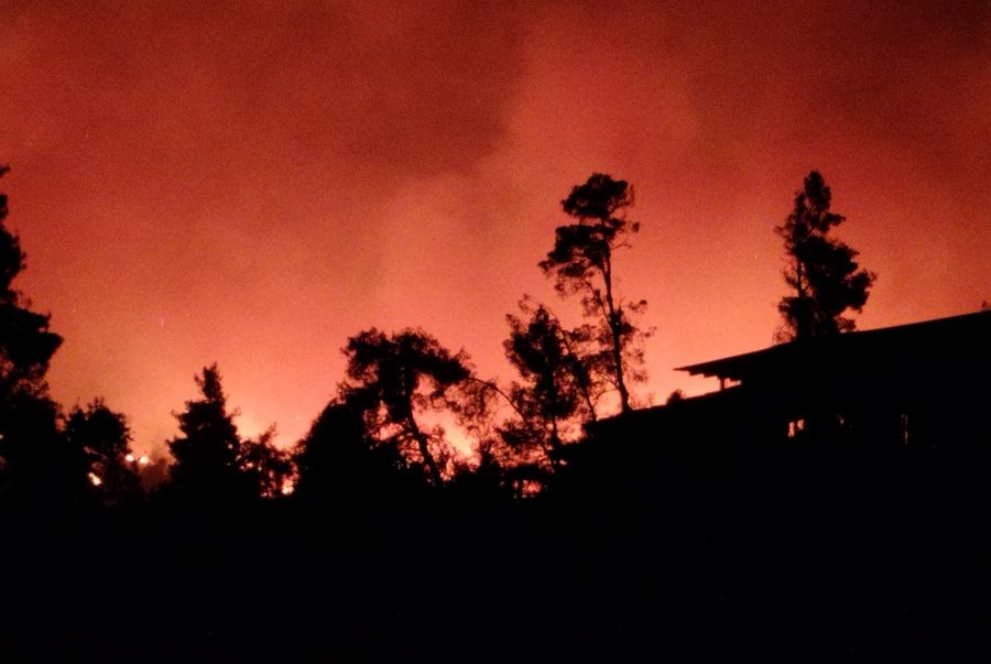 Υπό μερικό έλεγχο τέθηκαν δύο φωτιές που ξέσπασαν σχεδόν ταυτόχρονα στην Κέρκυρα