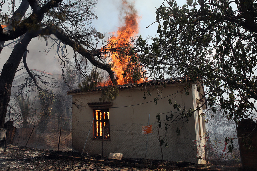 Άρχισαν οι έλεγχοι κτηρίων στις πληγείσες από τις πυρκαγιές περιοχές | Fortunegreece.com