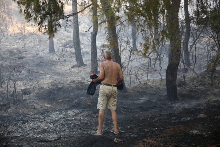 Πυρκαγιές: «Κύμα» συμπαράστασης των δήμων της Αττικής στις πληγείσες περιοχές