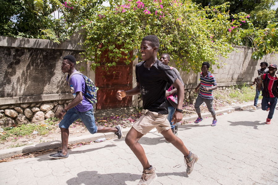Θυμός και απόγνωση στην Αϊτή, μία εβδομάδα μετά τον καταστροφικό σεισμό