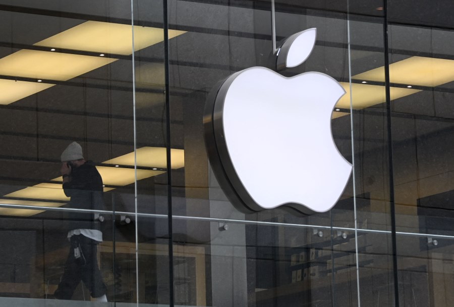 Μέτοχοι της Apple θέτουν θέμα διαφάνειας για εξαναγκαστική εργασία