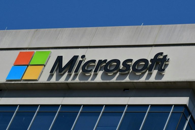 Η Microsoft ρίχνει το γάντι στο Facebook μπαίνοντας στην «κούρσα» του metaverse μέσω του Teams