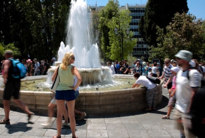 Θερμοκρασίες έως 40-42 βαθμοί και βορειοδυτικοί άνεμοι έως 6 μποφόρ αύριο, ενώ στην Αττική ασθενείς 2-3 μποφόρ, σύμφωνα με το meteo του Αστεροσκοπείου