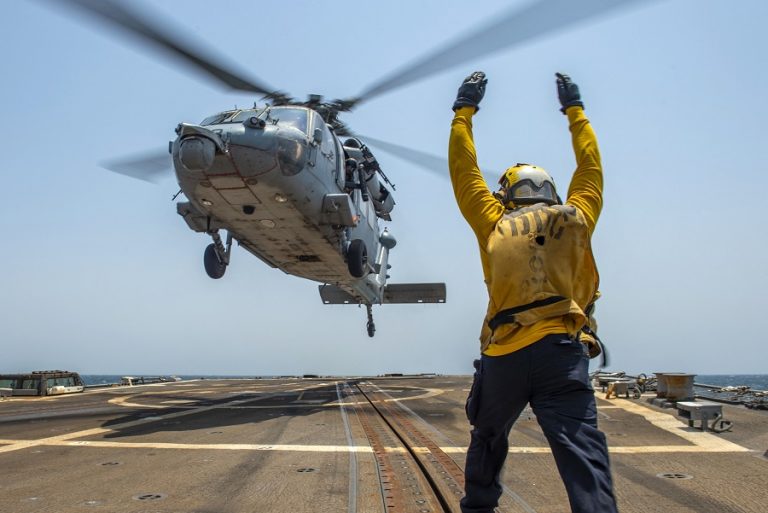 Συντριβή ελικοπτέρου του Πολεμικού Ναυτικού στις ΗΠΑ- Πέντε αγνοούμενοι