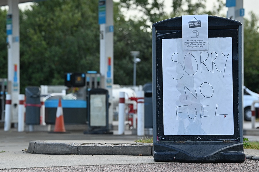 Άνευ προηγουμένου κρίση με τα καύσιμα στη Βρετανία – Κλείνουν το ένα μετά το άλλο τα πρατήρια