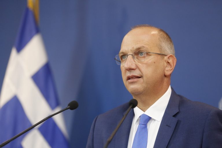 Οικονόμου: Θα πέσει δραστικά η τιμή του ρεύματος για όλους