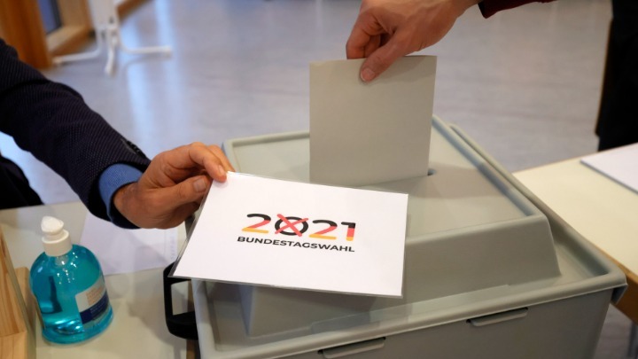 Γερμανικές Εκλογές: Μάχη θρίλερ για CDU/CSU και SPD – Προβάδισμα Σολτς, τρίτο κόμμα οι Πράσινοι