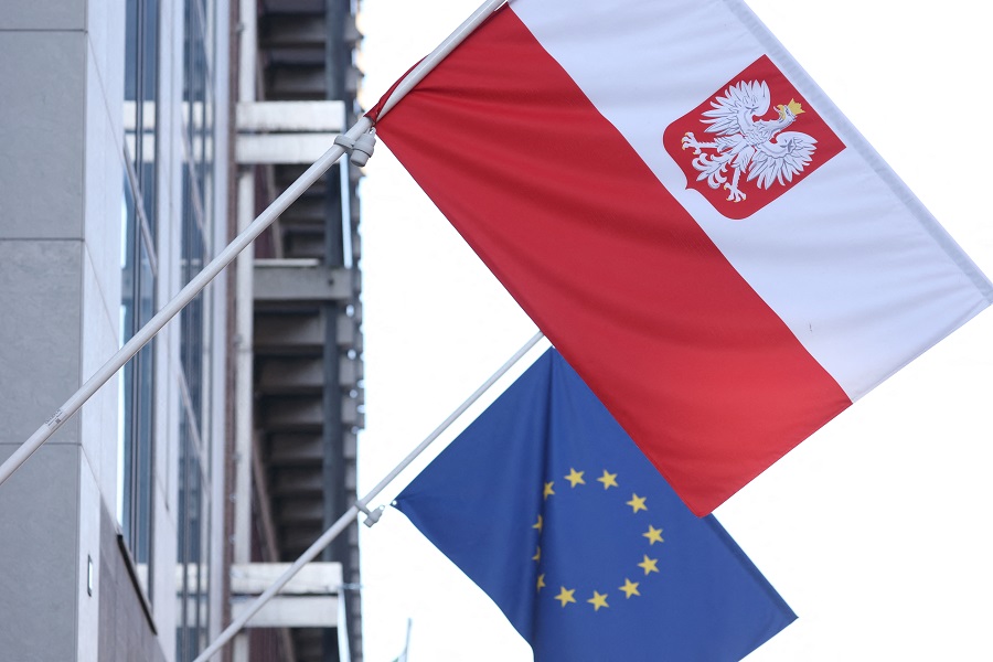 Η ΕΕ αποδεσμεύει137 δισ. ευρώ στην Πολωνία