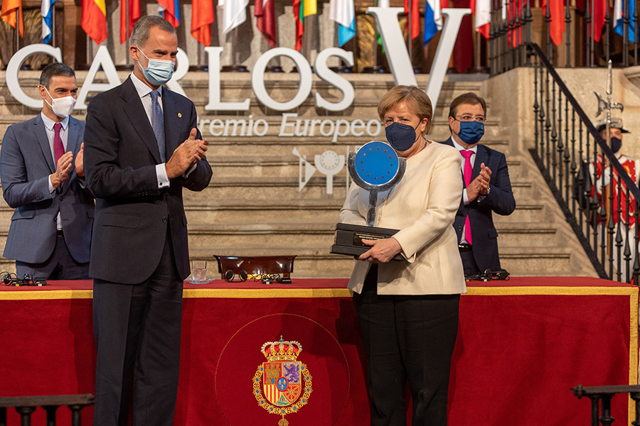 Ισπανική επιτροπή βράβευσε την Άνγκελα Μέρκελ για τις υπηρεσίες της στην Ευρώπη