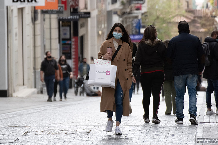 Έρευνα Focus Bari: Το 17% των Ελλήνων είναι ακόμη διστακτικό απέναντι στα εμβόλια κατά της Covid-19