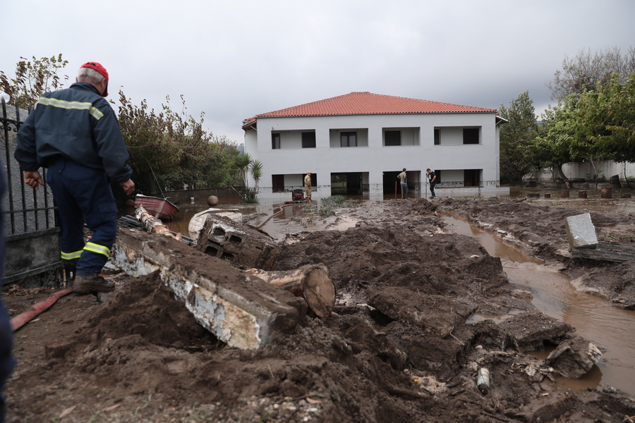 Οι κάτοικοι της Βόρειας Εύβοιας μετρούν τις πληγές τους και φοβούνται ένα νέο κύμα κακοκαιρίας