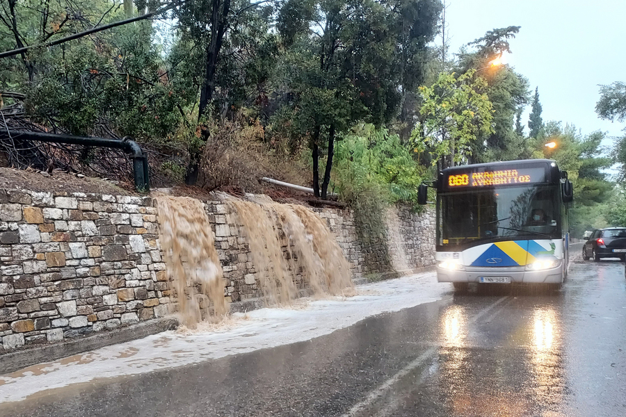 Άνοιξαν οι Λεωφόροι Κηφισού και Ποσειδώνος – Κλειστά τα σχολεία και οι δημόσιες υπηρεσίες