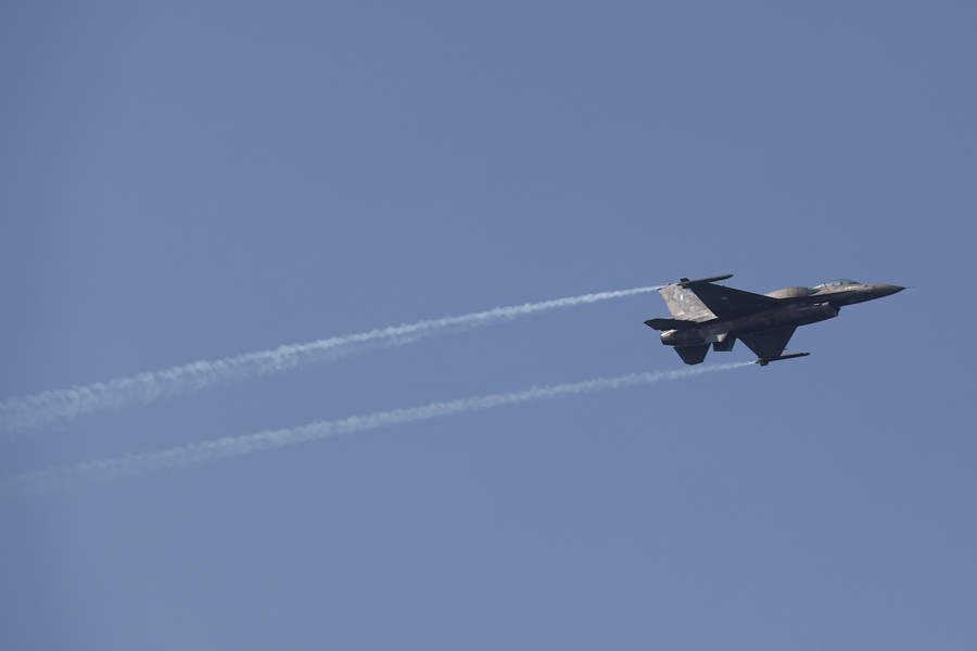 Κατέπεσε F-16 νότια της Χαλκιδικής – Σώος ο πιλότος