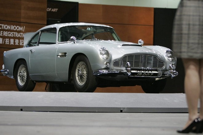 Το ιστορικό ρεκόρ στις τιμές αυτοκινήτων έφερε «μάζεμα» ζημιών στην Aston Martin
