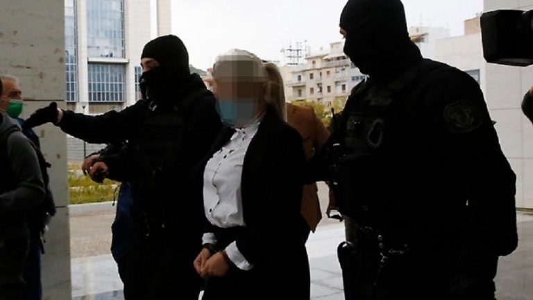 Καταπέλτης ο εισαγγελέας στην υπόθεση με το βιτριόλι: Ενοχή της Έφης για απόπειρα ανθρωποκτονίας από πρόθεση