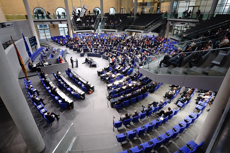 Η Bundestag “κλείνει” την πόρτα σε ανεμβολίαστους – Πρόσβαση μόνο σε εμβολιασμένους και ιαθέντες