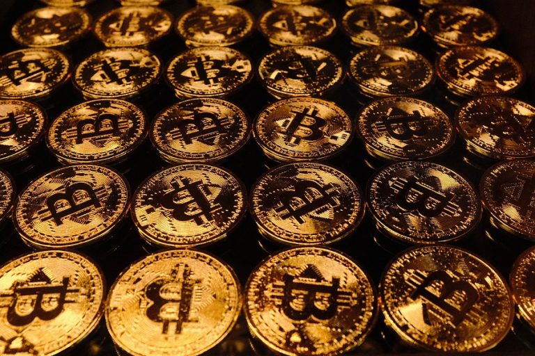 Σε πτώση 40% από ιστορικά υψηλά του το Bitcoin – H αβεβαιότητα κατακλύζει τους επενδυτές