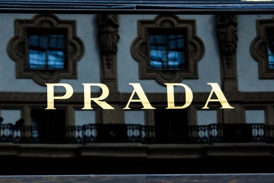 Prada: Τα πλάνα για πλατφόρμα με Cartier και το turnaround στην εποχή του Λορέντζο Μπερτέλι