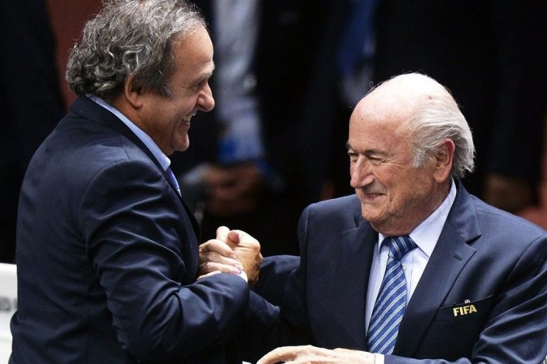 FIFA: Ξεκινά η δίκη Μπλάτερ και Πλατινί για «ύποπτη πληρωμή»