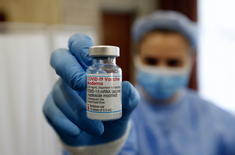 Ο ΕΜΑ αξιολογεί την επέκταση της χρήσης του εμβολίου της Moderna σε παιδιά 6 έως 11 ετών