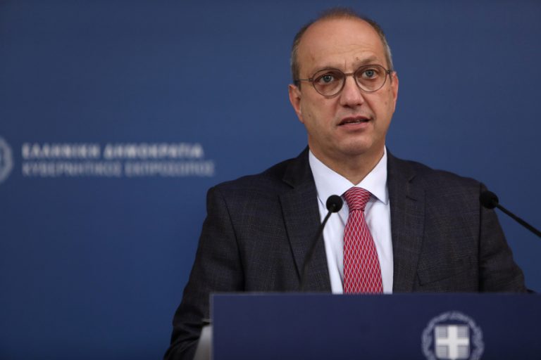 Οικονόμου: «Τη Δευτέρα θα προχωρήσουμε στην επίταξη ιδιωτών γιατρών»