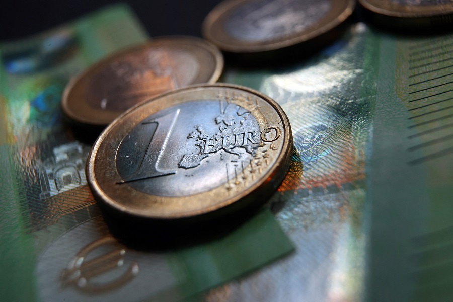 Χαμηλό εικοσαετίας για το ευρώ – Υποχώρησε κάτω από το 1,02 δολάριο για πρώτη φορά από το 2002