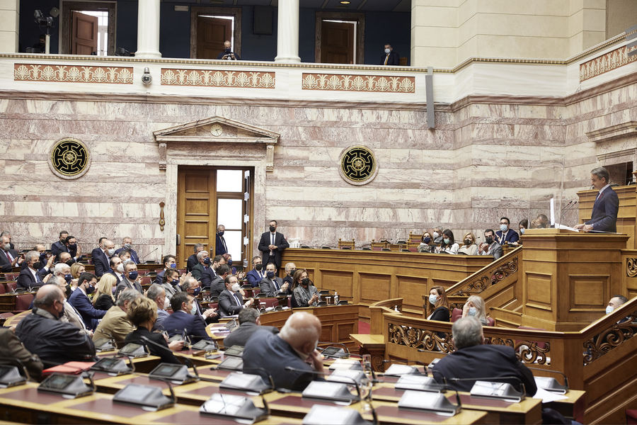 Ψηφίστηκε η τροπολογία για τον υποχρεωτικό εμβολιασμό – Μεγάλο «άλμα» στα ραντεβού για πρώτη δόση