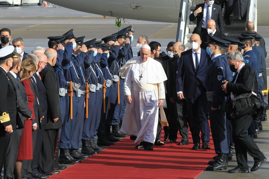 Στην Ελλάδα ο Πάπας Φραγκίσκος