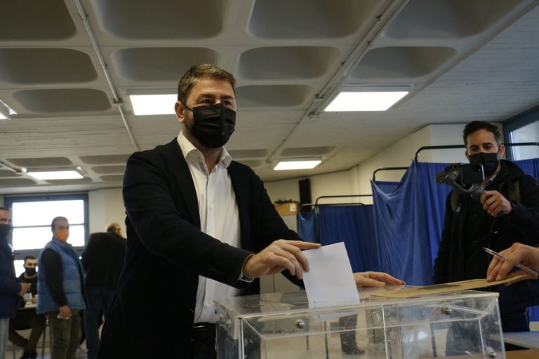 Εκλογές ΚΙΝΑΛ: Πρωτιά για τον Ν. Ανδρουλάκη στον α’ γύρο. Ποιες περιοχές του έδωσαν τη νίκη