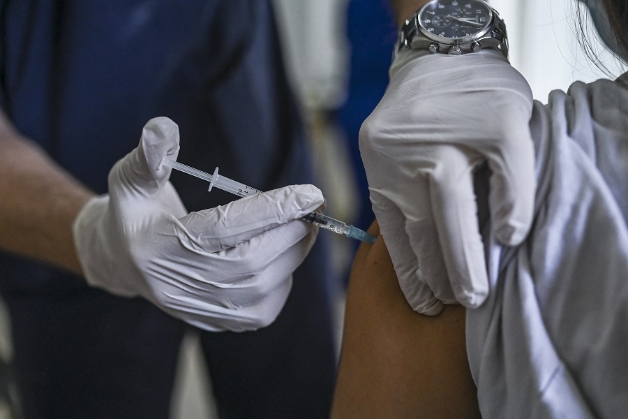 Η Κίνα αναμένει τα πρώτα δυτικά εμβόλια για τον κορωνοϊό
