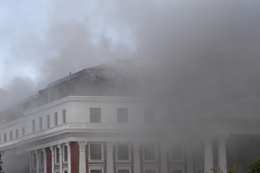 Νότια Αφρική: Ξέσπασε πυρκαγιά στο κτήριο του Κοινοβουλίου στο Κέιπ Τάουν