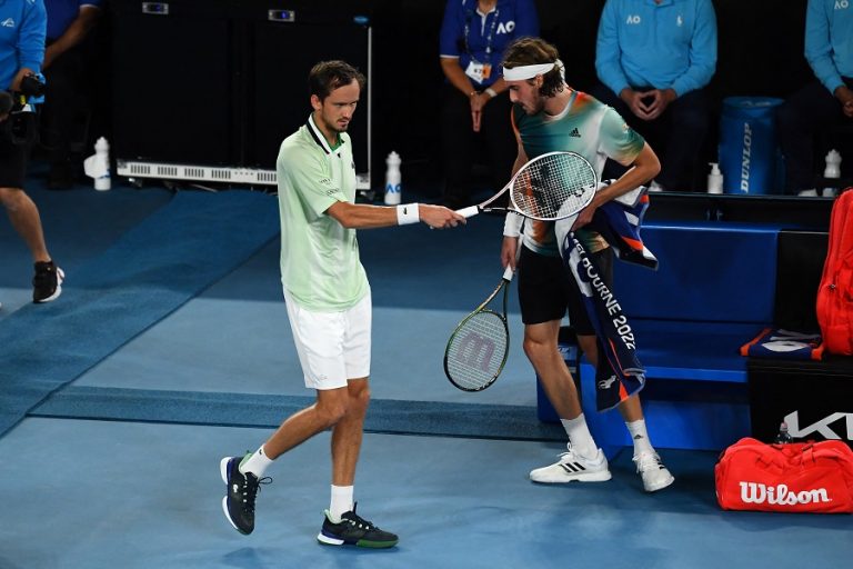 Πρόστιμα σε Μεντβέντεφ και Τσιτσιπά για ανάρμοστη συμπεριφορά στο Australian Open