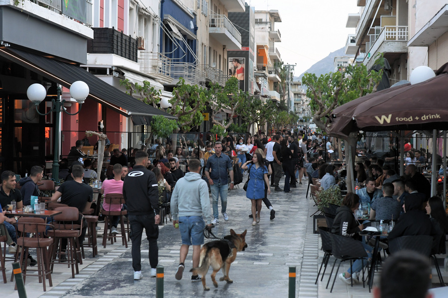 Μερική άρση των περιορισμών από Δευτέρα – Ποια μέτρα αίρονται και ποια παραμένουν