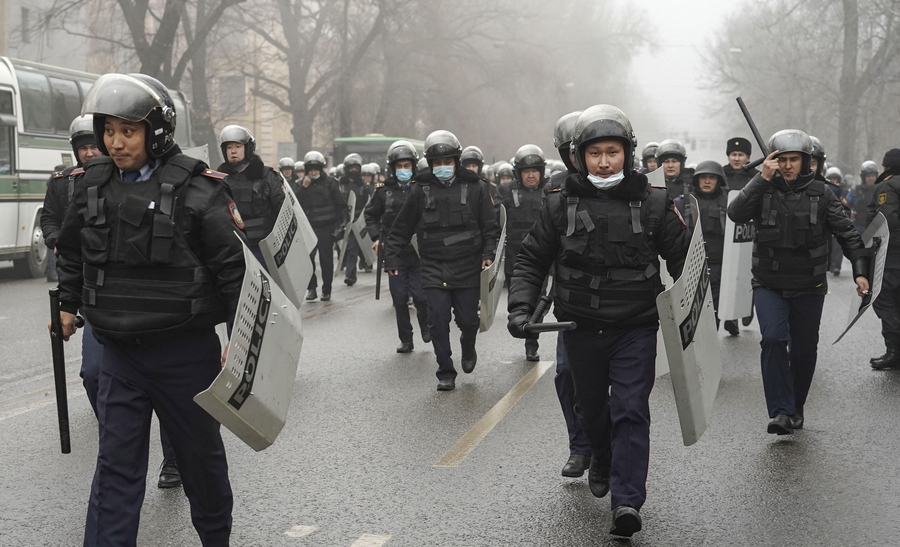 Η ΕΕ καταδικάζει τη βία στο Καζακστάν και καλεί σε αποκλιμάκωση