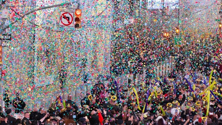Η Όμικρον περιόρισε ή ακύρωσε τους εορτασμούς για την Πρωτοχρονιά σε όλο τον κόσμο