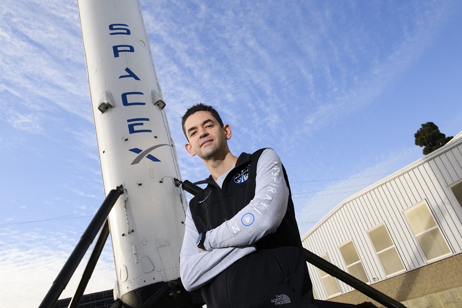 Τζάρεντ Άιζακμαν: Ο μεγιστάνας του ηλεκτρονικού εμπορίου σχεδιάζει ταξίδια στο διάστημα με τη SpaceX
