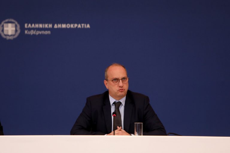 Οικονόμου: Η κρατική στήριξη σε ρεύμα και φυσικό αέριο θα συνεχιστεί όσο διαρκούν οι ανατιμήσεις
