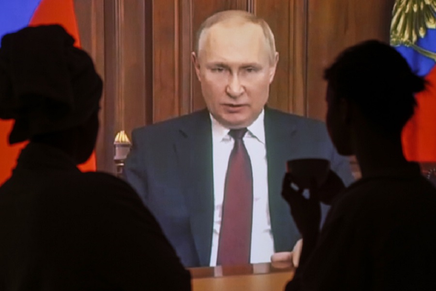 Ποιοι είναι οι άνδρες που έπεισαν τον Πούτιν να εισβάλλει στην Ουκρανία