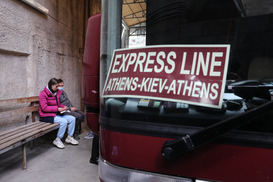 Εγκαταλείπει άμεσα το Κίεβο το προσωπικό της ελληνικής πρεσβείας