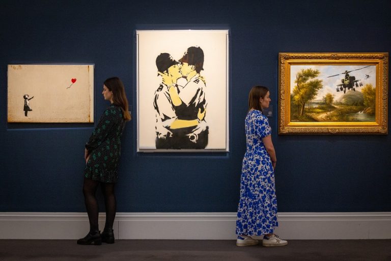 Sotheby’s: Δύο έργα του Banksy που είχε στη συλλογή του ο Ρόμπι Γουίλιαμς πουλήθηκαν για «αστρονομικό» ποσό