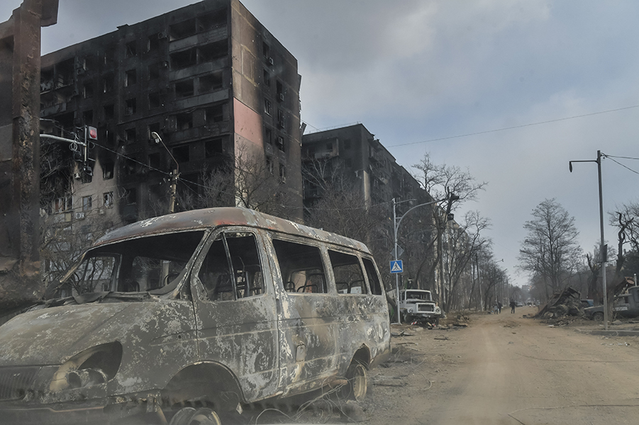 Άψυχα κτίρια και πτώματα – Μαριούπολη, η πρώτη γραμμή του ουκρανικού πολέμου