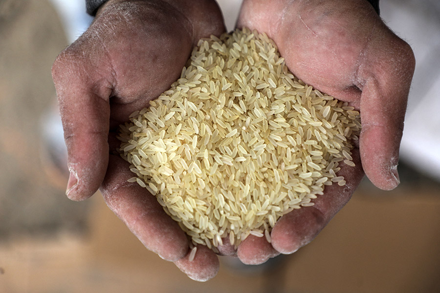Η Ινδία απαγορεύει τις εξαγωγές ρυζιού και οι διεθνείς τιμές παίρνουν την ανιούσα