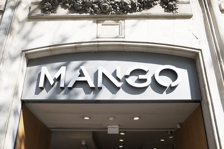 Η Mango κλείνει προσωρινά τα καταστήματα στη Ρωσία