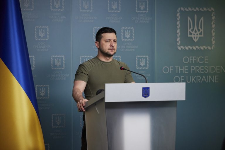 «Όχι» Ζελένσκι στην πρόταση Μακρόν για ένταξη της Ουκρανίας σε μια «ευρωπαϊκή πολιτική κοινότητα»