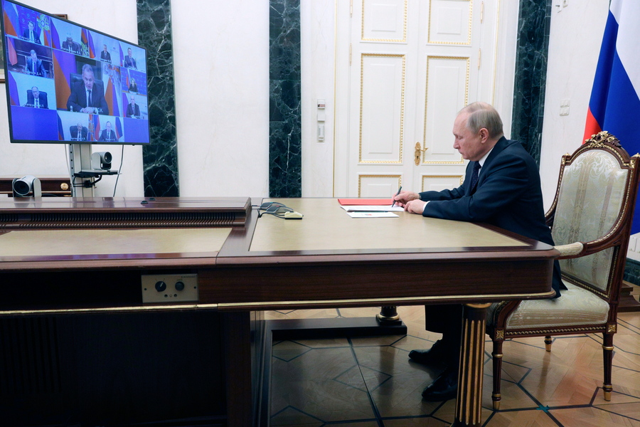 Ο Πούτιν βλέπει πρόοδο στις διαπραγματεύσεις και το Κρεμλίνο δεν αποκλείει ακόμη και συνάντηση με Ζελένσκι