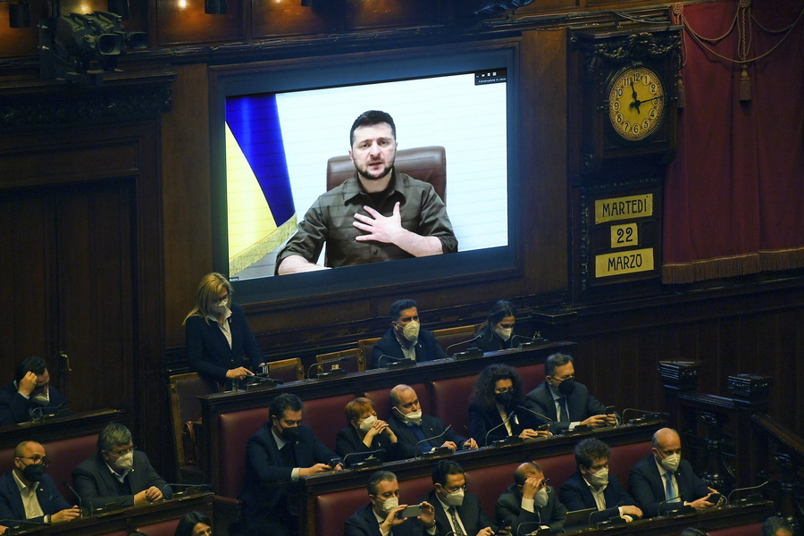 Ζελένσκι προς ιταλικό κοινοβούλιο: Η Μόσχα θέλει να διεισδύσει στην Ευρώπη μέσω της Ουκρανίας