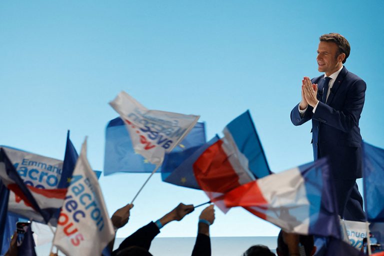 Εκλογές στη Γαλλία: Νίκη Μακρόν στον α΄γύρο και αναμέτρηση με την Λεπέν στις 24 Απριλίου