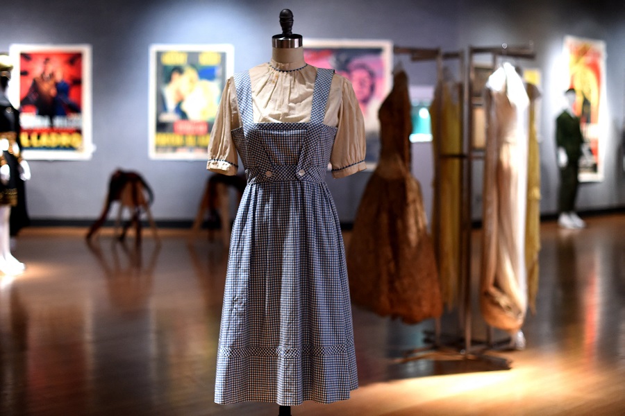 Δικαστήριο μπλοκάρει τη δημοπράτηση φορέματος της Τζούντι Γκάρλαντ από τον “Μάγο του Οζ”