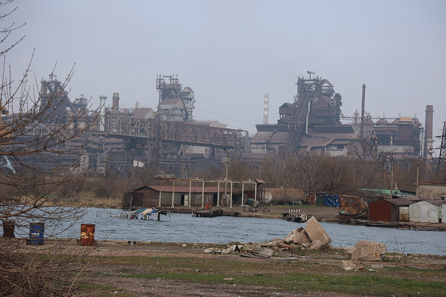 Απομακρύνθηκαν οι πρώτοι άμαχοι από το εργοστάσιο Αζοφστάλ στην Μαριούπολη
