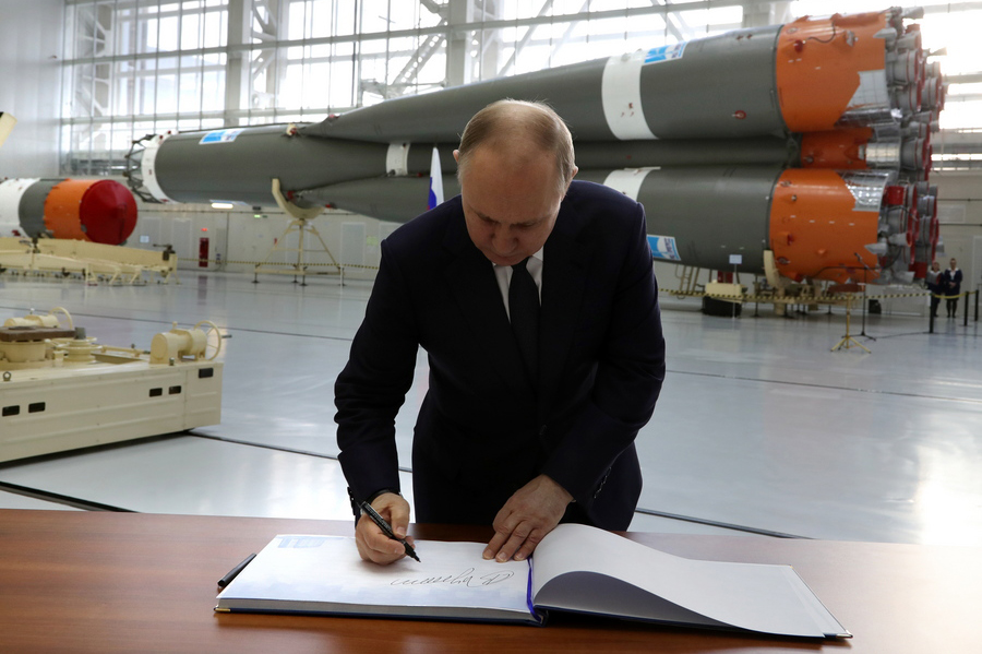 Μετά από τις βαριές κυρώσεις ο Πούτιν θέλει να φτάσει στη… Σελήνη